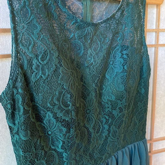 Pretty Party dress. Green hi-low dress, women’s size Medium (6/8) - Picture 2 of 12